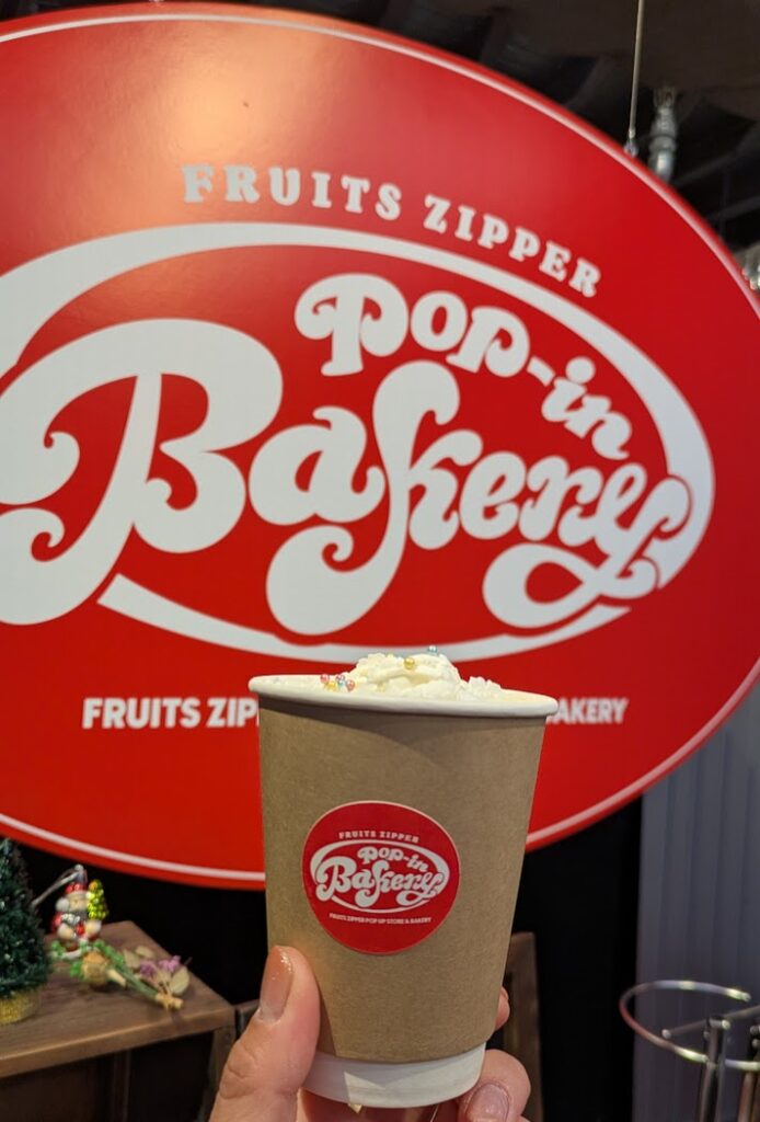 FRUITS ZIPPERのポップアップイベントでの写真