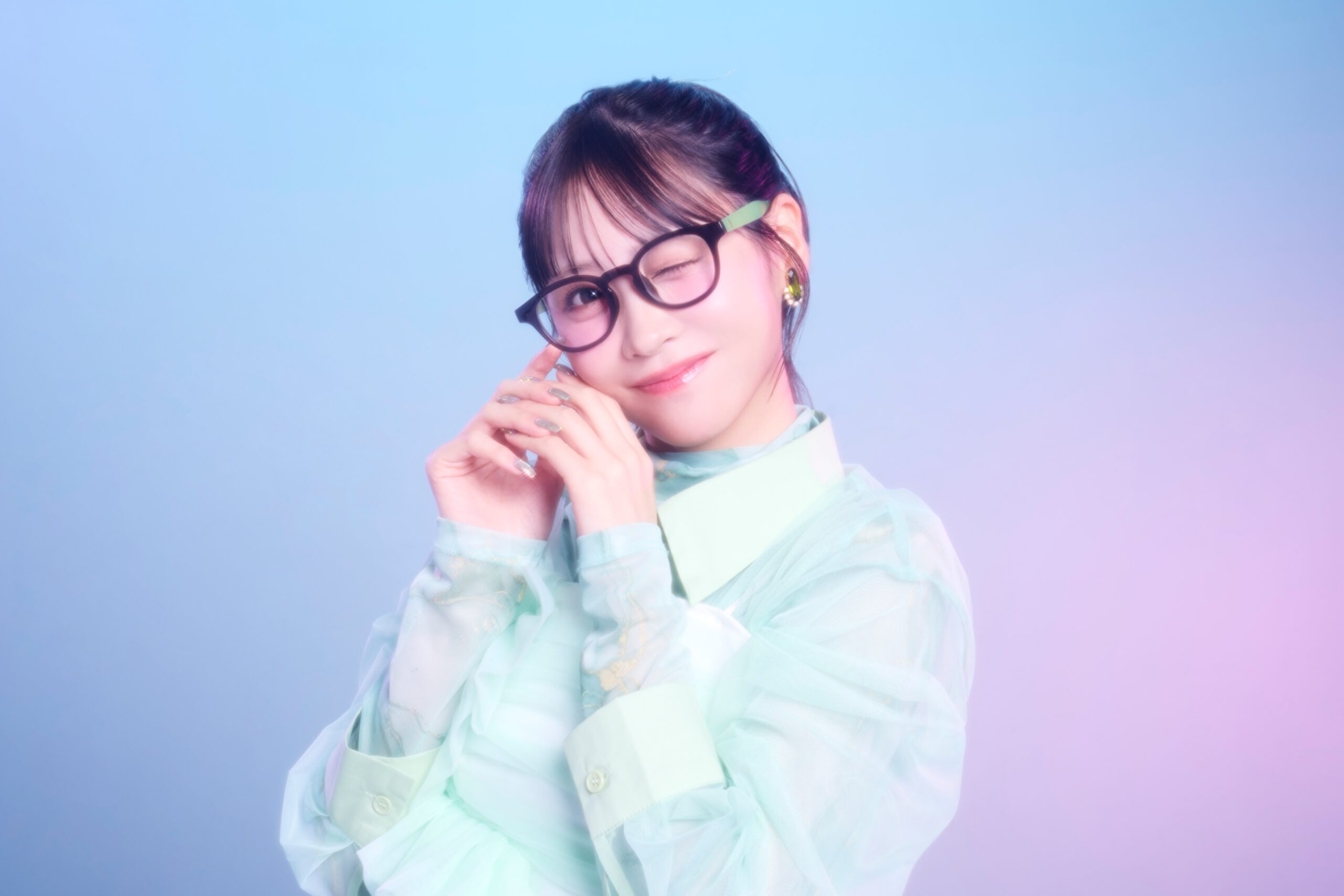 Zoffコラボ眼鏡をかける櫻井優衣：YUI's color