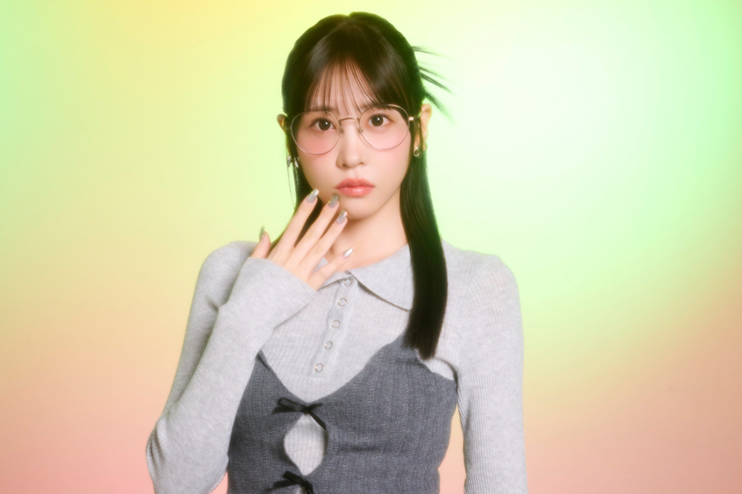 Zoffコラボ眼鏡をかける櫻井優衣：YUI's select